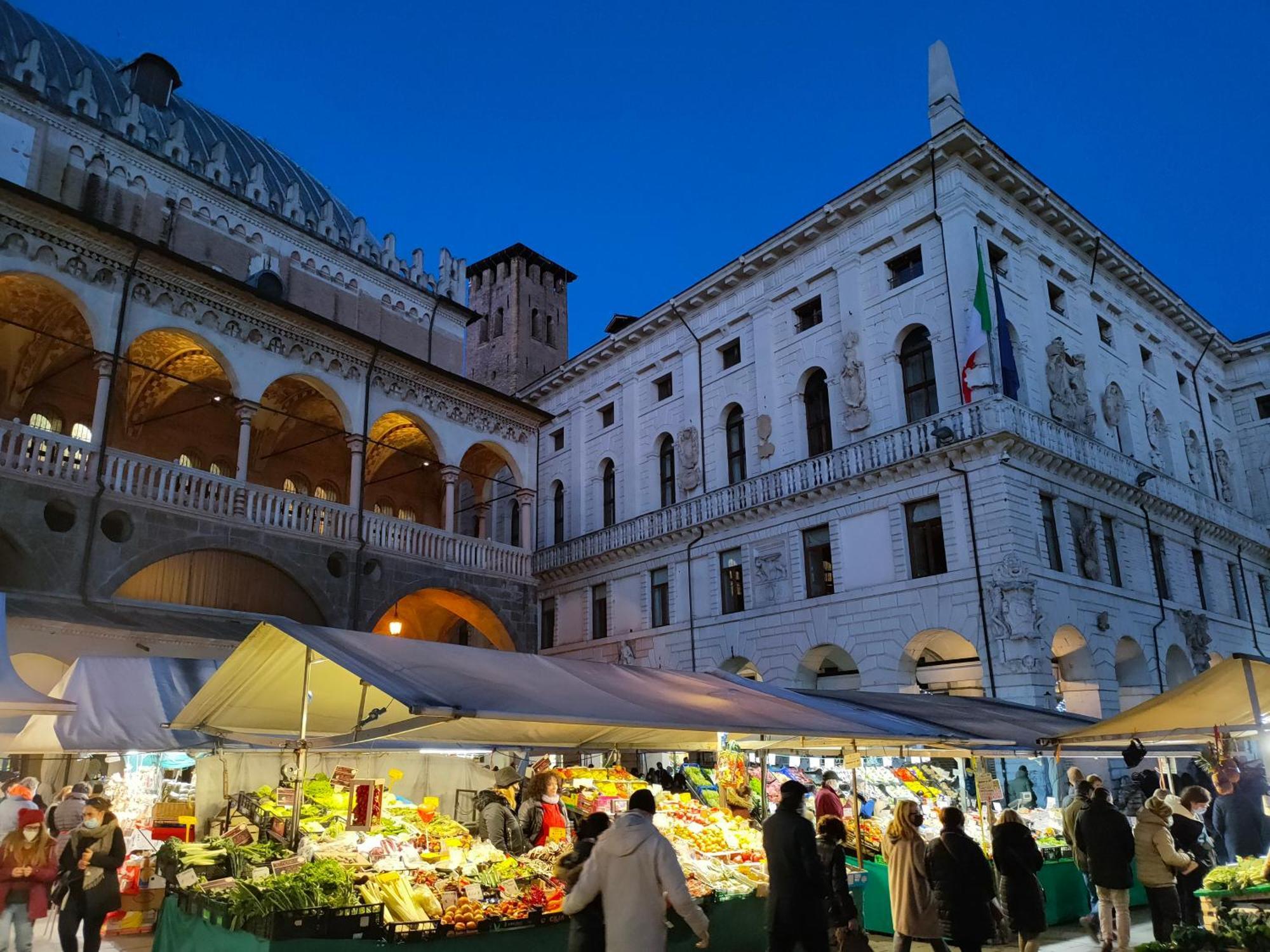 Officine Cavour Piazza Cavour Apartment ปาโดวา ภายนอก รูปภาพ